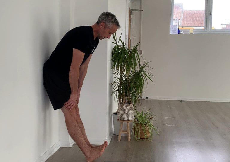 Tibialis Raises: A simple yet powerful knee strengthening exercise